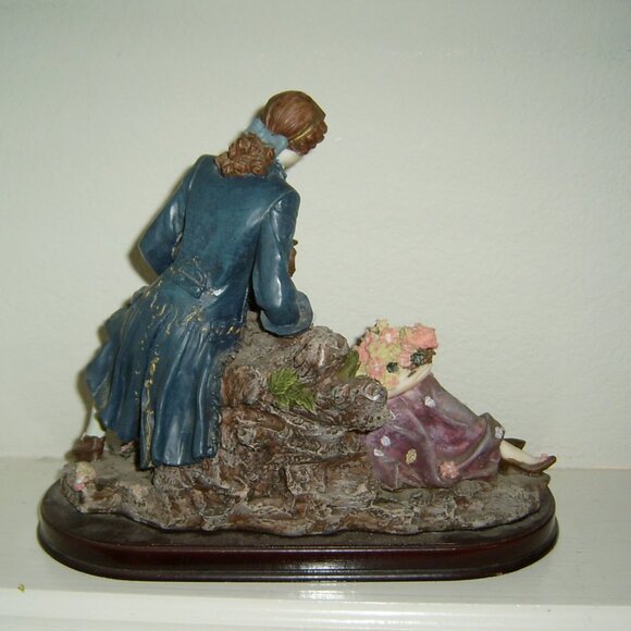 Meerchi Beautiful Resin Victorian Man & Woman Figurine, GUC - Picture 2 of 4
